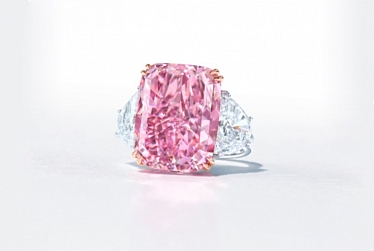 На гонконгском аукционе розовый бриллиант может принести 38 млн долларов