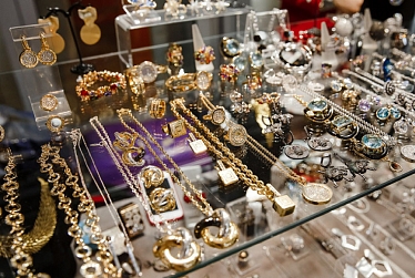 В Госдуму внесли законопроект о смягчении правил продаж ювелирных изделий на международных выставках