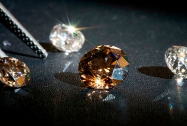 Миллениалы говорят, что лабораторные бриллианты сверкают, как подлинные